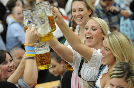 休假制度：欧洲最享受 亚洲最勤奋pg电子中文模拟器盘点各国带薪(图3)